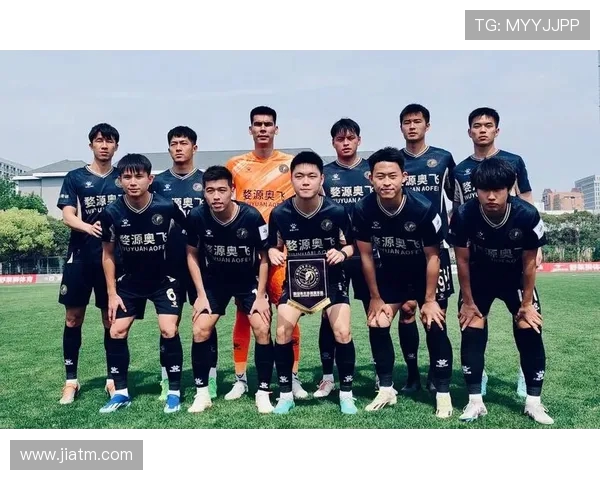 上海足球队的耐力之谜:揭秘训练背后的坚持与拼搏精神 上海足球队的耐力之谜:揭秘训练背后的坚持与拼搏精神