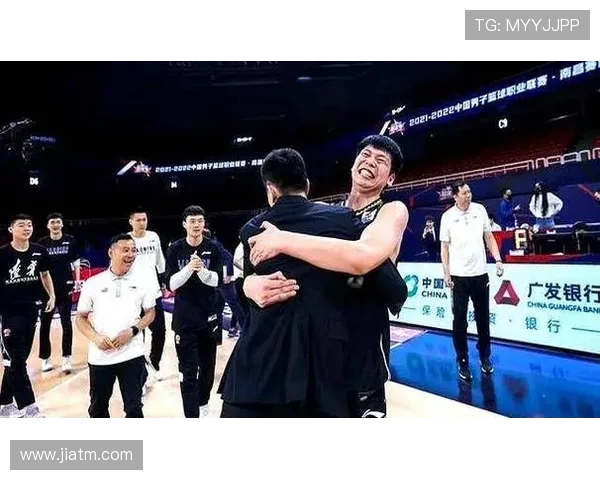 朱荣振的传奇人生与奋斗历程探索他在艺术与社会影响力上的深远意义