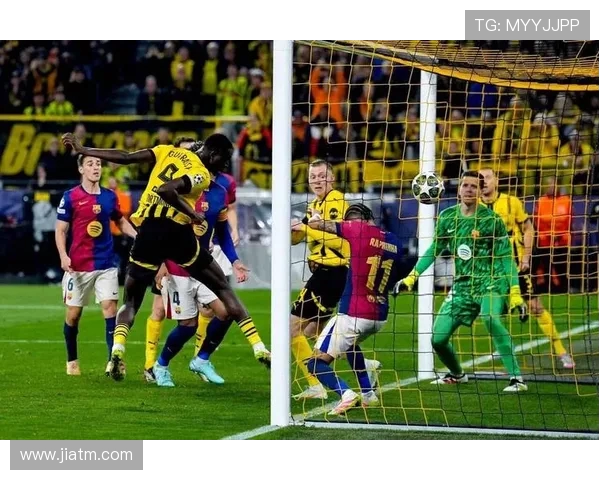 莱万回归诺坎普为巴萨进球拜仁球迷怒斥其背叛与忘恩负义