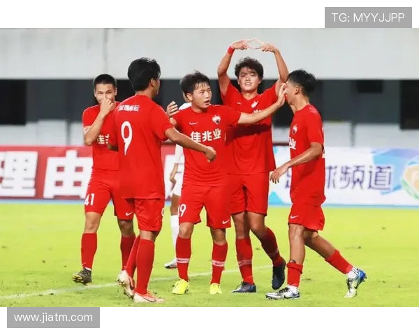 北京足球队默契配合揭秘：从战术到团队精神的深度解析